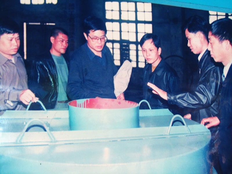 1998��4��Խ�Ͽ͑������V���a(ch��n)�F(xi��n)��(ch��ng)��ӆُ�a(ch��n)Ʒ